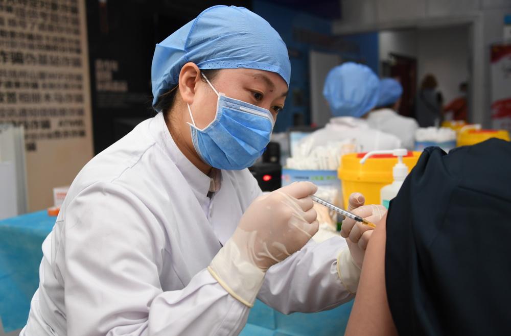 北京市新冠疫苗累计接种2248.79万人.JPG